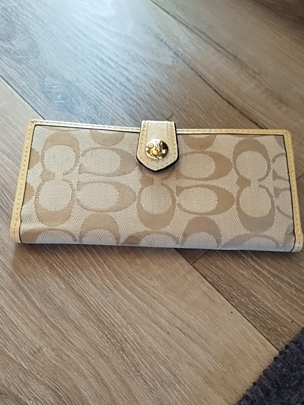 VTG Coach Beige Signature Canvas Checkbook Cover with Gold Accent